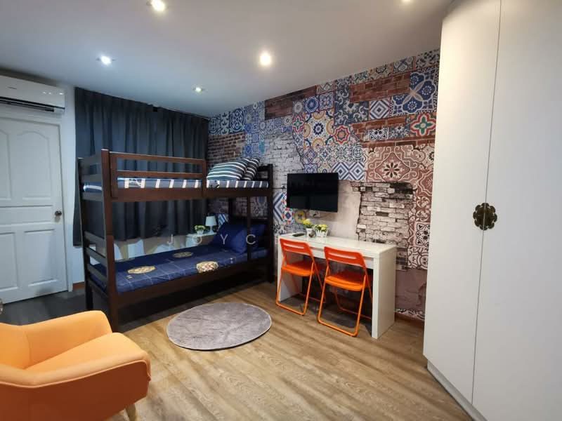 Freehold, Rare. Single title with 24 units with facilities — photo 1