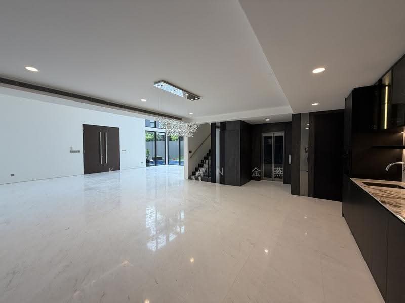 Brand New & Luxury, 5 levels with Lift & Pool, grand living hall with super high ceiling — photo 14