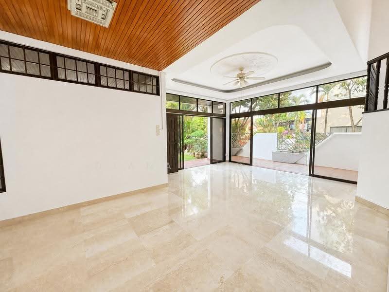 Newly renovated 5 bedroom Semi Detached at Coronation Road — photo 2