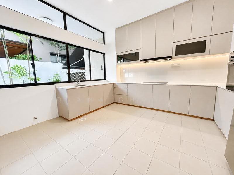 Newly renovated 5 bedroom Semi Detached at Coronation Road — photo 3