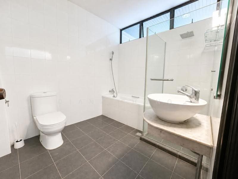 Newly renovated 5 bedroom Semi Detached at Coronation Road — photo 4