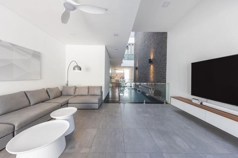 Modern Terrace with Indoor pool — photo 1