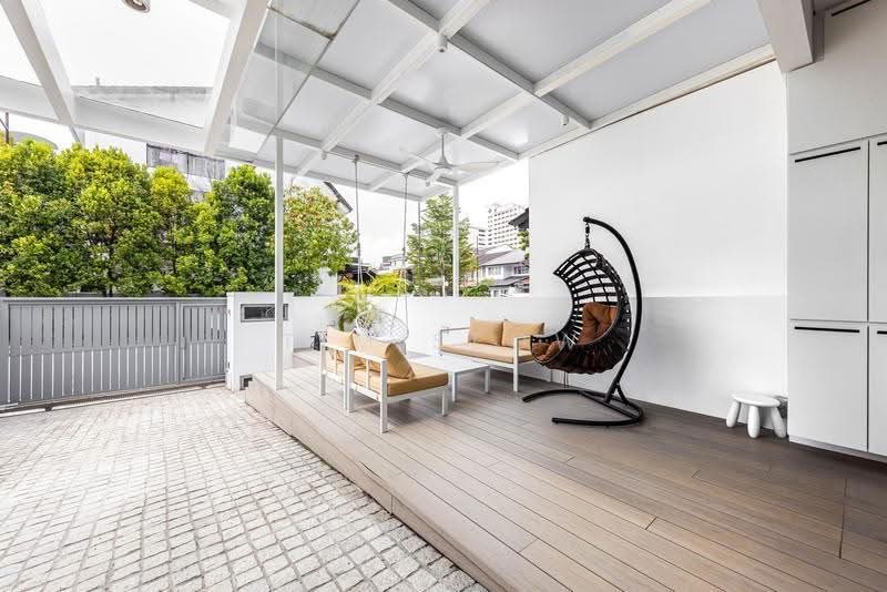 Modern Terrace with Indoor pool — photo 2