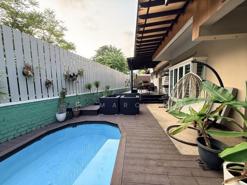 Semi-D with pool along cul-de-sac — photo 1