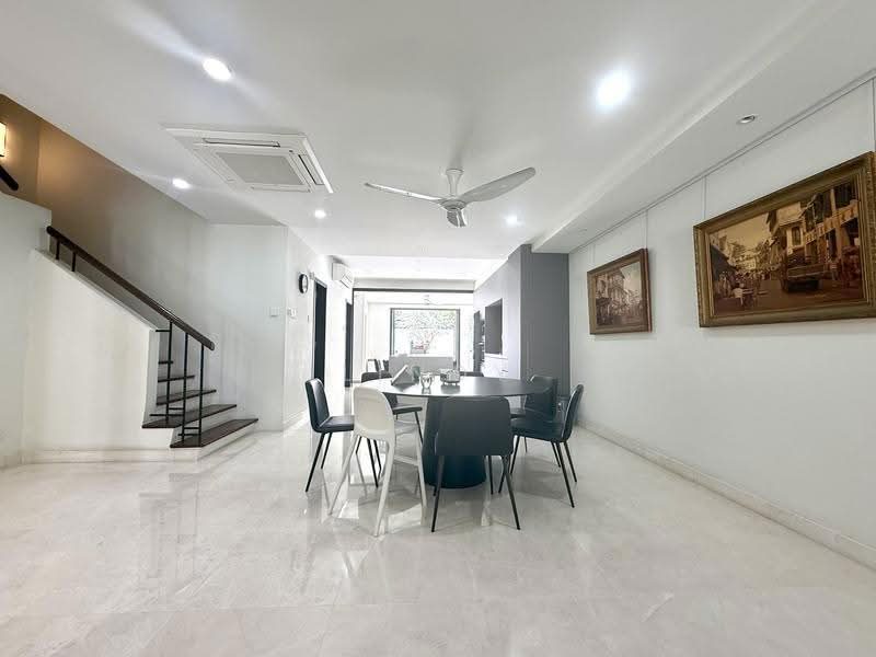 Modern 3 Storey Landed fully renovated 1km RGPS for Sale — photo 2