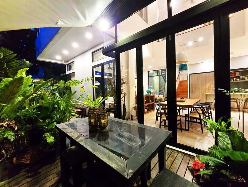 Gorgeous Tropical Freehold 2.5 storey Semi-D. 8 mins walk Lor Chuan MRT Station — photo 2