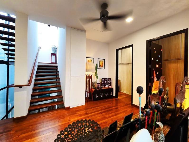 Gorgeous Tropical Freehold 2.5 storey Semi-D. 8 mins walk Lor Chuan MRT Station — photo 8