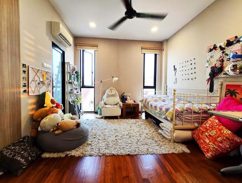 Gorgeous Tropical Freehold 2.5 storey Semi-D. 8 mins walk Lor Chuan MRT Station — photo 14