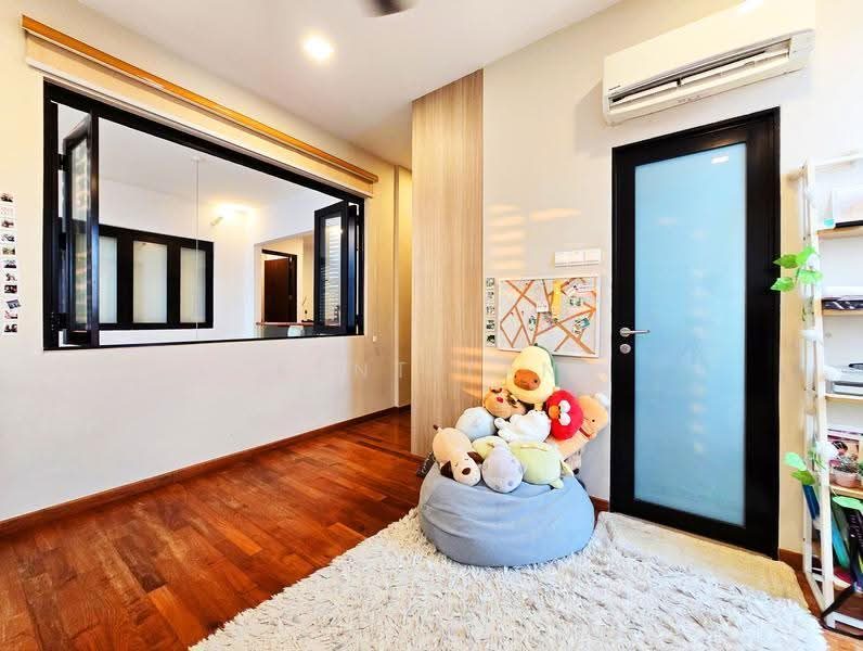 Gorgeous Tropical Freehold 2.5 storey Semi-D. 8 mins walk Lor Chuan MRT Station — photo 15