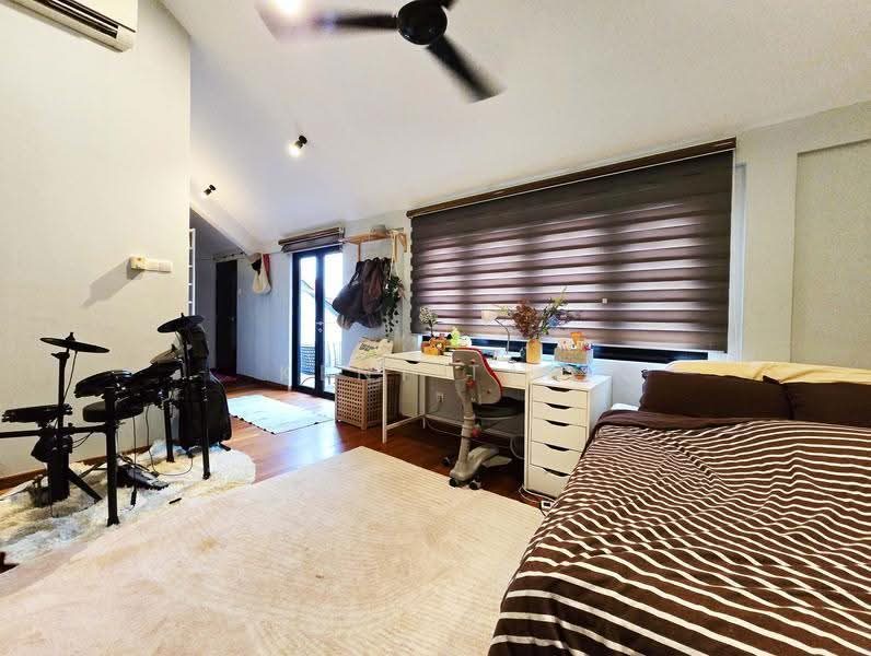 Gorgeous Tropical Freehold 2.5 storey Semi-D. 8 mins walk Lor Chuan MRT Station — photo 16