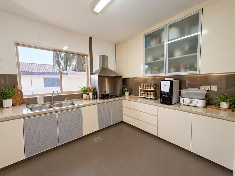 Teacher's Housing Estate — photo 8