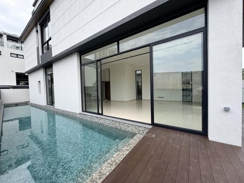 brand new and luxury bungalow, 4 levels with Lift, Swimming pool, Basement to Park 5 cars — photo 2