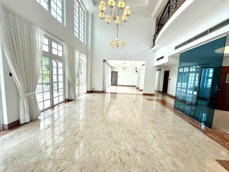 Stunning Good Class Bungalow ✧ Prime District 10 — photo 2