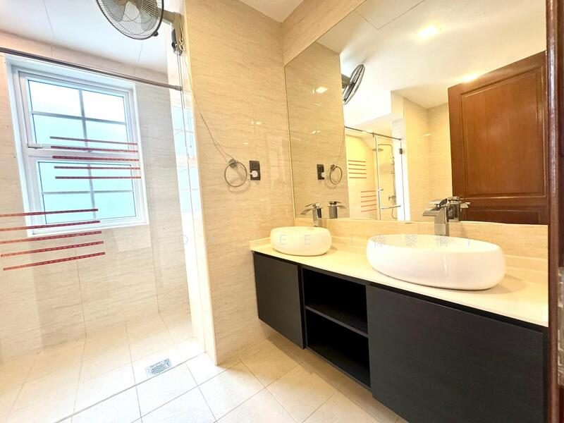 Stunning Good Class Bungalow ✧ Prime District 10 — photo 12