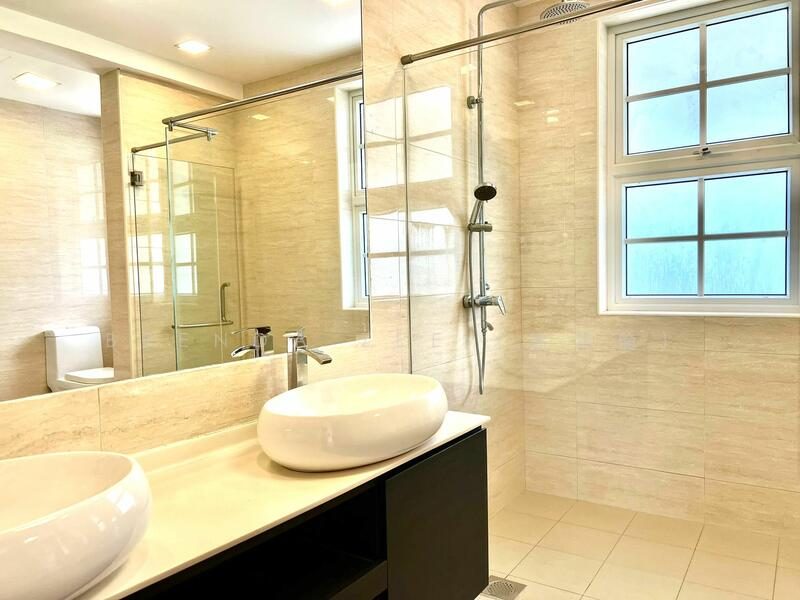 Stunning Good Class Bungalow ✧ Prime District 10 — photo 16