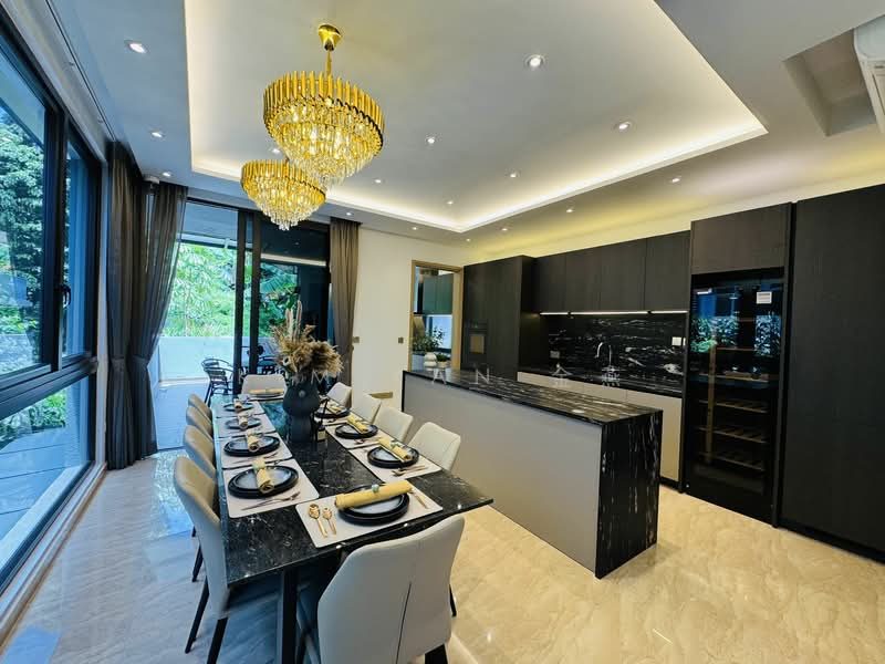 Brand New & freehold with grandeur, 4 Levels with lift, beautiful swimming Pool & landscaping — photo 2