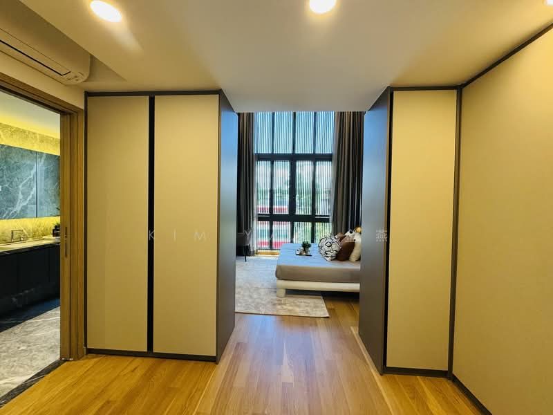 Brand New & freehold with grandeur, 4 Levels with lift, beautiful swimming Pool & landscaping — photo 6