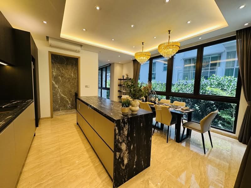 Brand New & freehold with grandeur, 4 Levels with lift, beautiful swimming Pool & landscaping — photo 13