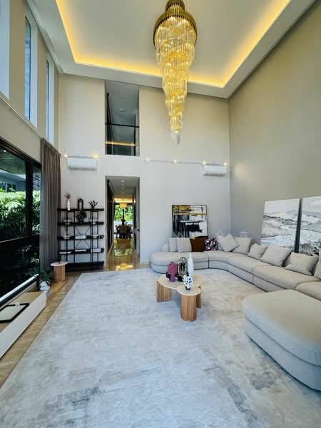Brand New & freehold with grandeur, 4 Levels with lift, beautiful swimming Pool & landscaping — photo 15